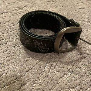 Weathered leather women’s belt